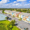 Отель Amazing New 5 Bedroom 4.5 Bathroom TownHome with Pvt Pool and Amenities Included, фото 23