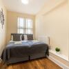 Отель Luxury 2BDR duplex apt, N London, 2 floors, фото 6