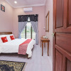 Отель OYO Home 90448 Nurbayu Guest House, фото 36