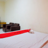 Отель RedDoorz near Monumen Habibi Ainun, фото 14