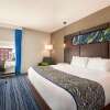 Отель La Quinta Inn & Suites by Wyndham Orlando - IDrive Theme Parks, фото 21