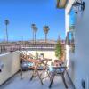Отель Spacious 4BR, Rooftop Deck, Fire Pit, Steps to Shore, фото 2