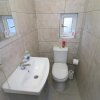 Отель Free Local Parking - Fast WiFi - Sleeps 10 Guests by PROPERTY PROMISE, фото 9