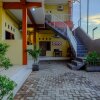 Отель OYO 2450 Hening Homestay Near Pantai Tanjung Bias, фото 45