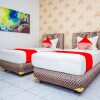 Отель OYO 433 Nelvi Guest House Syariah, фото 23