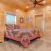 Отель Lone Wolf Lodge - Three Bedroom Cabin, фото 3