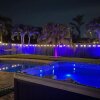 Отель Great Location Private House Pool, Hot Tub, Patio w/ Fire Pit 3br/2ba, фото 15