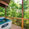 Отель Bear Country Cabin, 2 Bedrooms, Sleeps 6, Private, Foosball, Hot Tub, фото 13