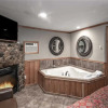 Отель Crescent Moon, Studio, Fireplace, Jetted Tub, Midtown, Sleeps 2, фото 5