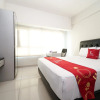 Отель RedLiving Apartemen Springlake Summarecon - Happy Rooms with Netflix, фото 4