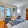 Отель Historic Townhome in Oak Park w/ Backyard!, фото 5