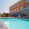 Отель Holiday Inn Express Hotel & Suites Clute - Lake Jackson, an IHG Hotel в Слюте