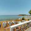 Отель Beachfront Modern Property With 2 Outdoor hot Tubs Only 300m From Restaurants Shops, фото 26