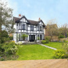Отель Inviting 8-bed House in Wraysbury, Staines, фото 20