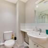 Отель Comfortable ground floor flat sleeps up to 4 with private parking by Sussex Short Lets, фото 8