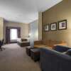 Отель Comfort Suites Saskatoon, фото 5