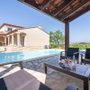 Отель Luxurious villa with private swimming pool and beautiful view of Minervois в Монтади