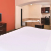 Отель La Quinta Inn & Suites by Wyndham Woodward, фото 2
