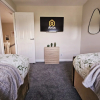 Отель Modern 5 Bed Townhouse with Free Parking, фото 4