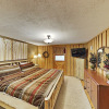 Отель Serenity Ridge: Deluxe W/ Hot Tub & Pool Table 3 Bedroom Cabin, фото 14