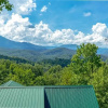 Отель Enchanted View Lodge, 3 Bedrooms, Sleeps 10, Pool Access, Mountain View, фото 19