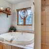 Отель New Listing! Columbine Rock Lodge W/ Hot Tub 4 Bedroom Home, фото 7