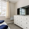 Отель Modern 2bed Flat, Parking, Close to Beach & Shops, фото 2