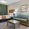Отель Quality Suites Whitby в Уайтби