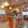 Отель Bear Paws - Two Bedroom Cabin, фото 11