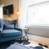 Отель The Urban Union Eclectic Historic Apartment Sleeps 4, фото 2