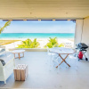 Отель Summer Breeze - Beachfront - 3 Bedrooms Suite, фото 5