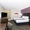 Отель La Quinta Inn & Suites by Wyndham Blue Springs, фото 24