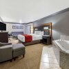 Отель Comfort Inn & Suites Near Universal - N. Hollywood - Burbank, фото 39