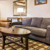 Отель Comfort Suites South Haven near I-96, фото 13