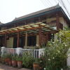 Отель Oui's Guesthouse Отель Oui's Guesthouse в Луангпхабанге