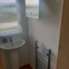 Отель Lovely 2 Bed Caravan on the Aquadrome NN3 9DA, фото 4