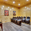 Отель Luxury 5bed/6ba Cabin: Theater, Pool Room, Hottub!, фото 3