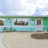 Отель Jensen Beach Escape w/ Patio - Walk to Beach!, фото 1