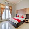 Отель OYO 90347 Hotel Srikandi Syariah, фото 3
