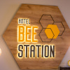 Отель Bee Station, фото 1