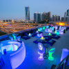 Отель Two Seasons Hotel & Apartments в Дубае