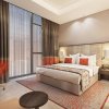Отель Staybridge Suites Dubai Al-Maktoum Airport, an IHG Hotel, фото 3