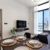 Апартаменты WelHome - Dubai Delight: Luxe Living 1BR at Binghatti Luna, фото 44