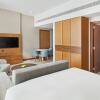 Отель Staybridge Suites Dubai Al-Maktoum Airport, an IHG Hotel, фото 12
