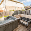 Отель Частный дом Globalstay Luxury 3BR Townhomes with Hot tub Gym BBQ, фото 7