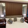 https://cdn.worldota.net/t/{size}/hotel_review/0e/09/0e09202e9e638eece63005e067d56c25eba81249.jpeg