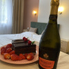 https://cdn.worldota.net/t/100x100/hotel_review/5c/c7/5cc7172131c4cff86f1bf59b03db261f9bba2f16.JPEG
