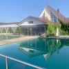 https://cdn.worldota.net/t/{size}/hotel_review/7b/16/7b163e432daafda22729a44ba08f7e57dfdb5d65.JPEG