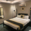 https://cdn.worldota.net/t/{size}/hotel_review/a1/9d/a19d5da4b4731ad334a5e9e770447bbfb9429541.JPEG