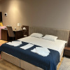https://cdn.worldota.net/t/{size}/hotel_review/a1/ed/a1ed99335d320e5f96f122ce669fd5590b350678.JPEG